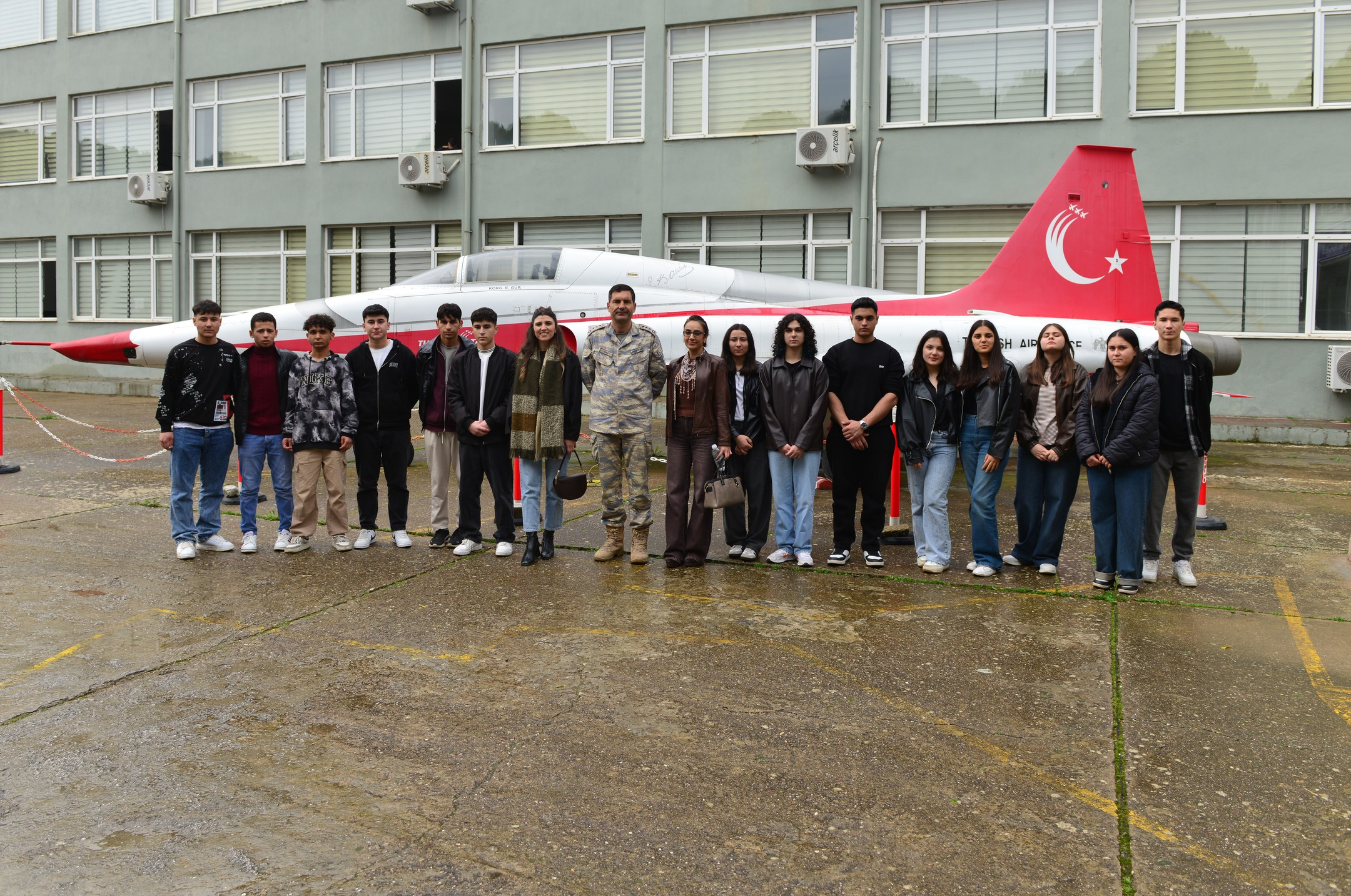 Mehmetçikle Bir Gün Projesi: Hava Kuvvetleri Geleceğin Teminatı Gençleri Ağırladı