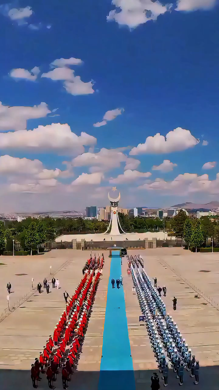 Türk Yıldızları'ndan Külliye Üzerinde Saniye Hassasiyetinde Tarihi Selamlama Uçuşu