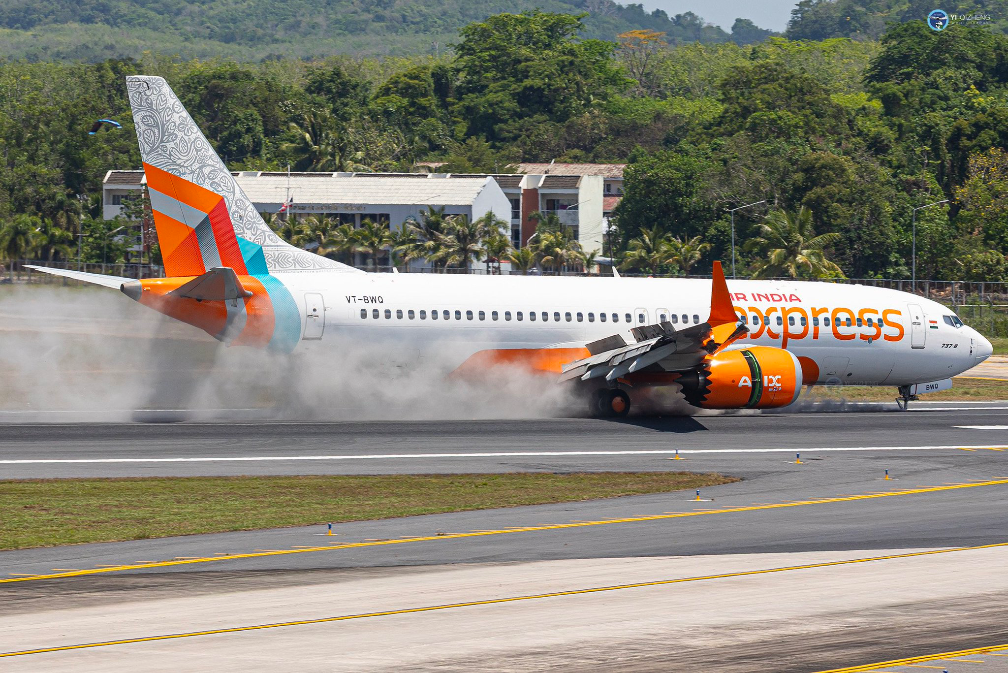 Phuket Havalimanı’nda Air India Express Uçağı Sert İniş Yaptı: Pist Geçici Olarak Kapatıldı