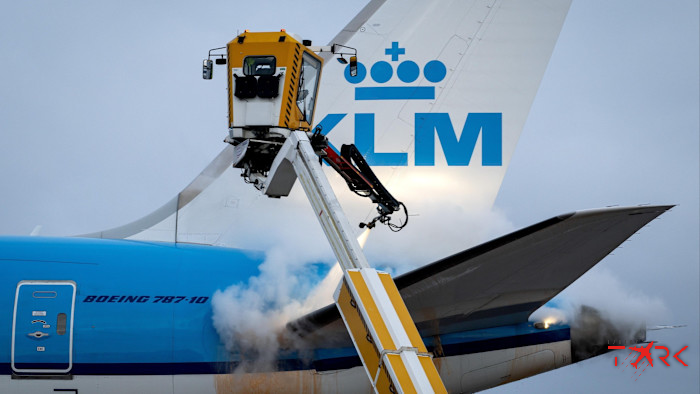 Schiphol’de Buz Çözücü Sıvı Alarmı: KLM Alternatif Tedarik Arayışında