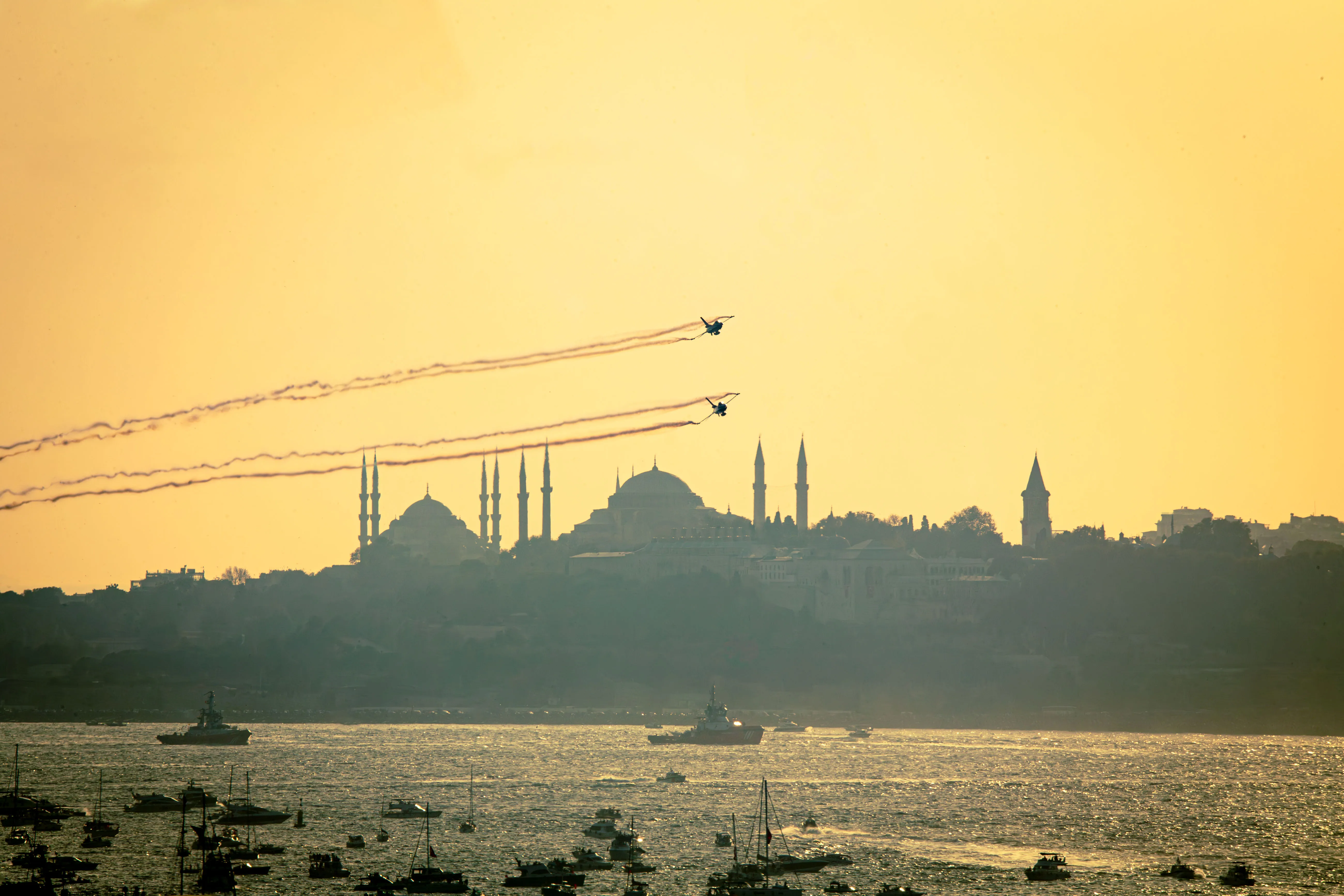 BİR AKROBASİ TİMİNDEN ÇOK DAHA FAZLASI: 9G KUVVETİNDE ÇELİK İRADE