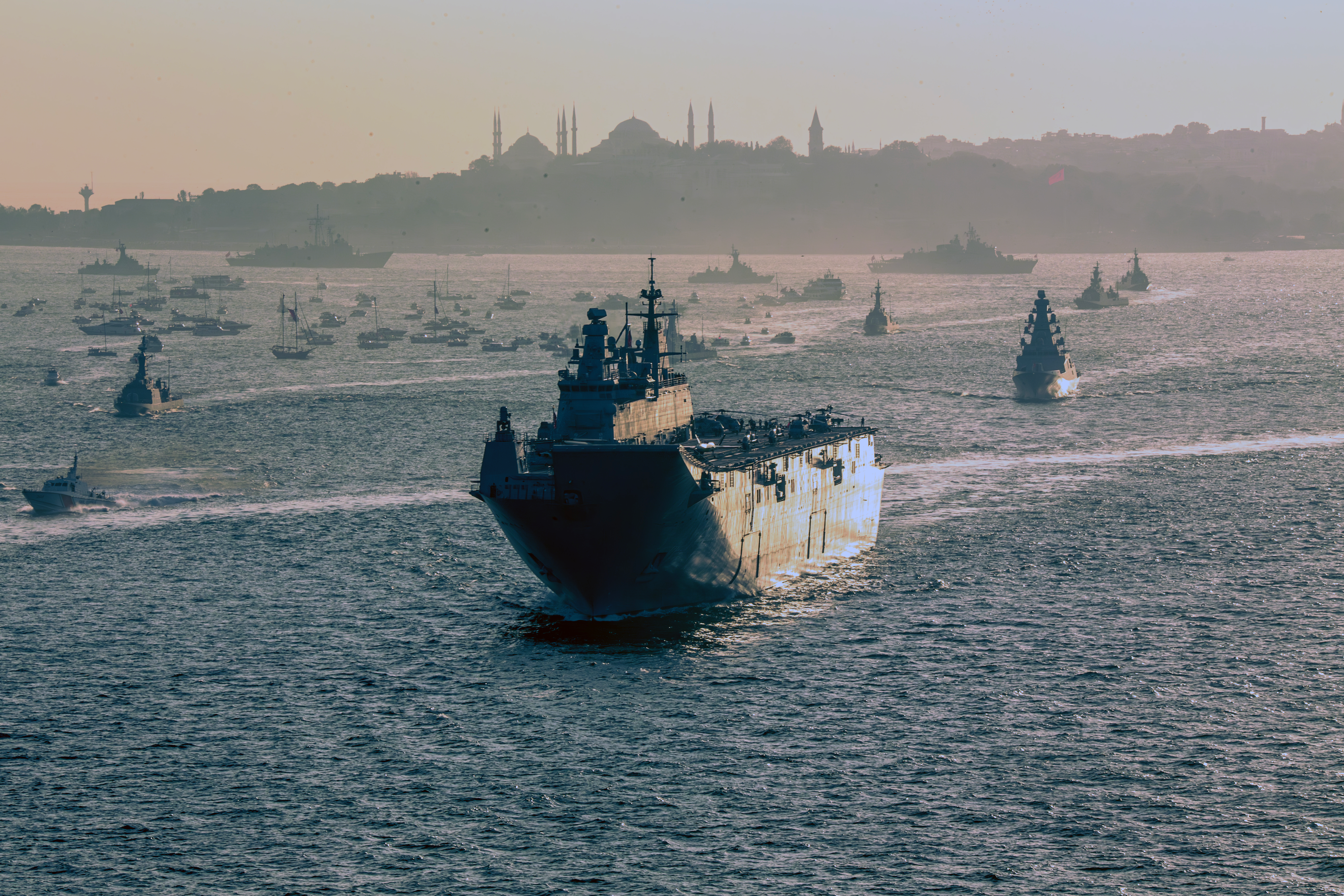 TCG Anadolu NATO Görevi İçin Letonya Yolunda: Türkiye’den Baltık Güvenliğine Stratejik Katkı