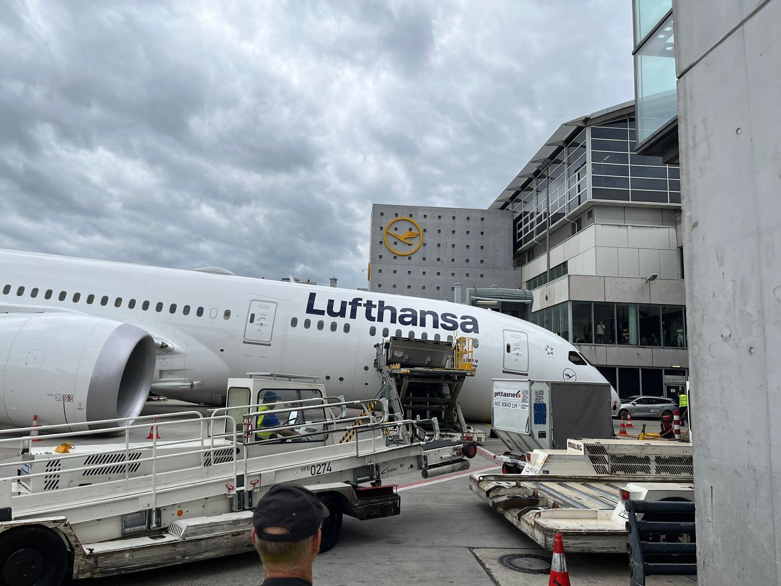 Lufthansa'nın Yeni Boeing 787-9'unun İniş Takımı Çöktü