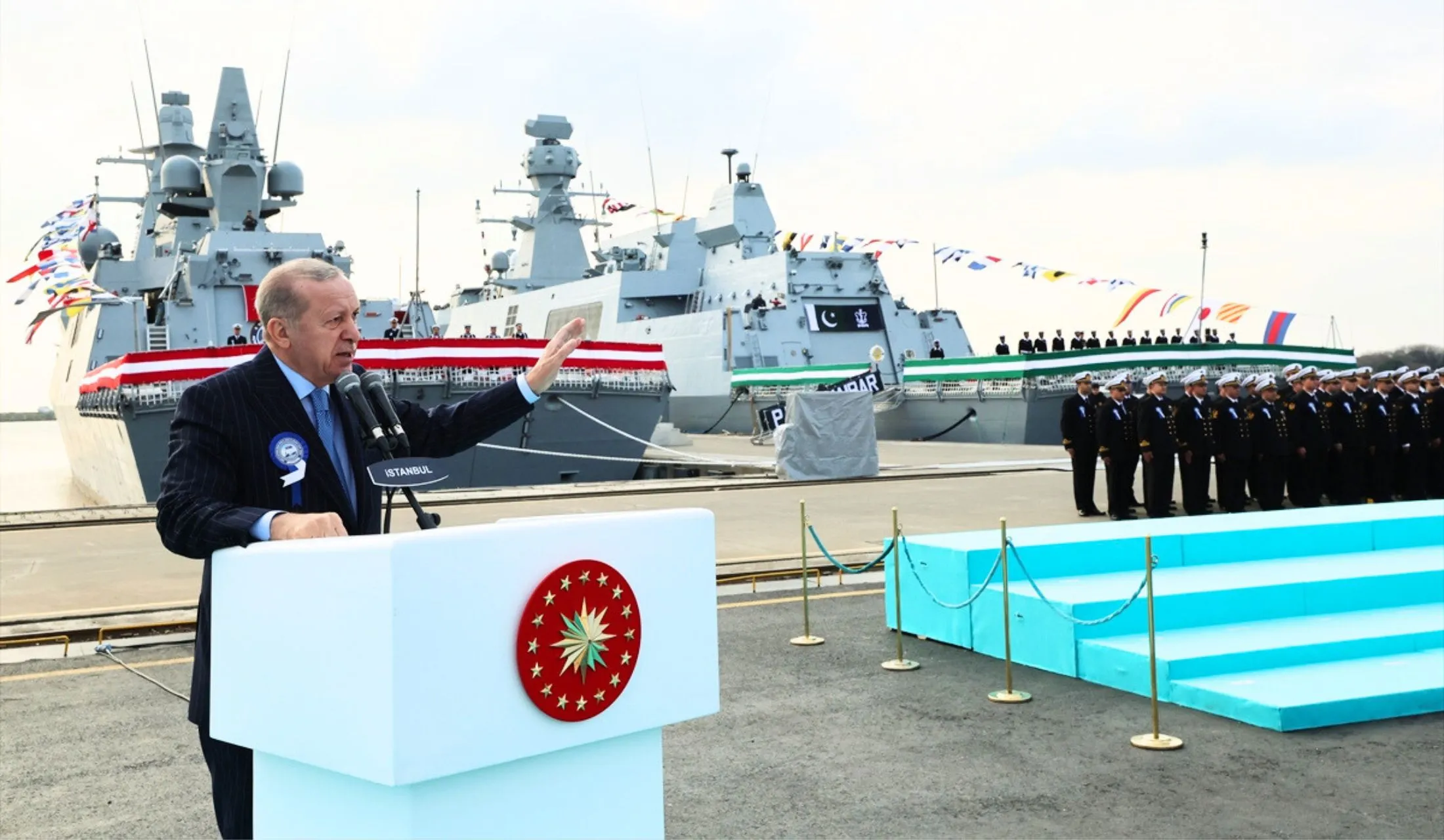 Cumhurbaşkanı Erdoğan, Türkiye’nin 300 metre uzunluğundaki uçak gemisi projesinde inşa sürecine geçildiğini duyurdu.